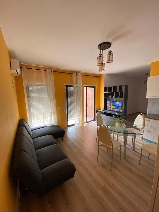 Eq Apartaments Tiranë Luaran gambar