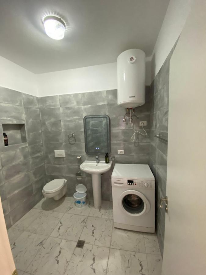 Eq Apartaments Tiranë Luaran gambar